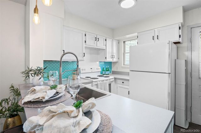 9035 W Floyd Avenue, Lakewood, CO 80227