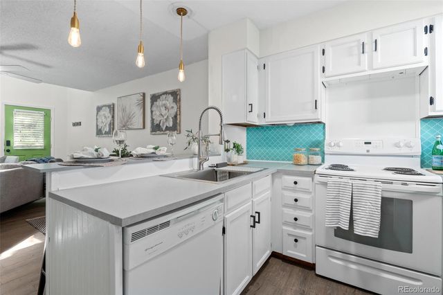 9035 W Floyd Avenue, Lakewood, CO 80227