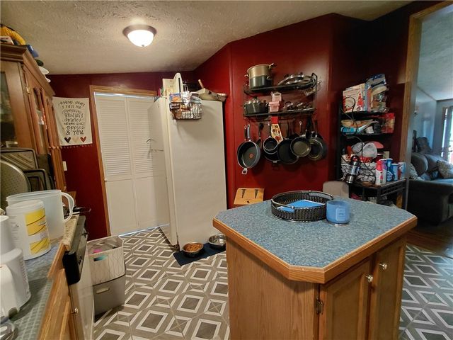 302 Polo Dr, Shelocta, PA 15774