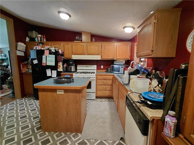 302 Polo Dr, Shelocta, PA 15774