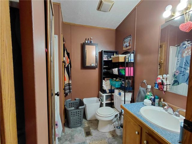 302 Polo Dr, Shelocta, PA 15774