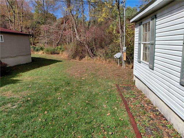 302 Polo Dr, Shelocta, PA 15774