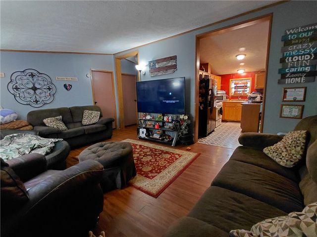 302 Polo Dr, Shelocta, PA 15774