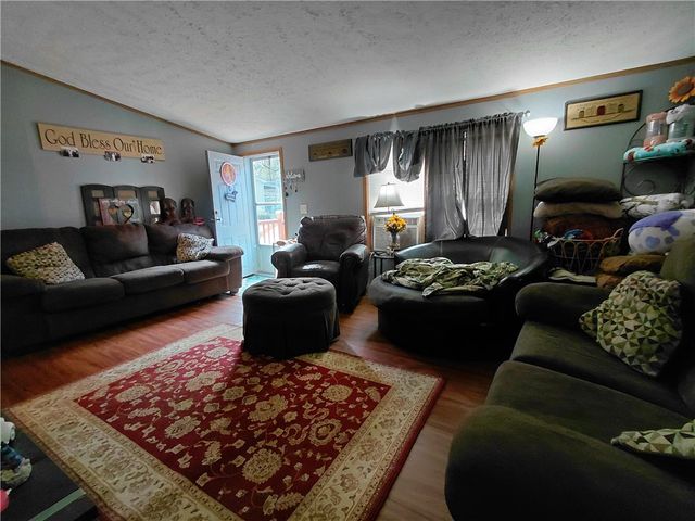 302 Polo Dr, Shelocta, PA 15774