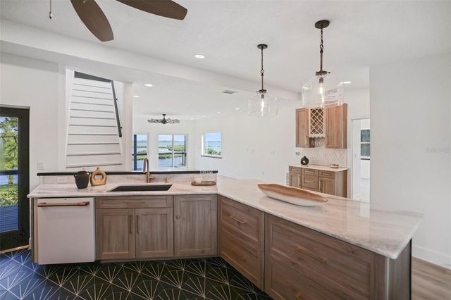 10701 PINE ISLAND DRIVE, Weeki Wachee, FL 34607