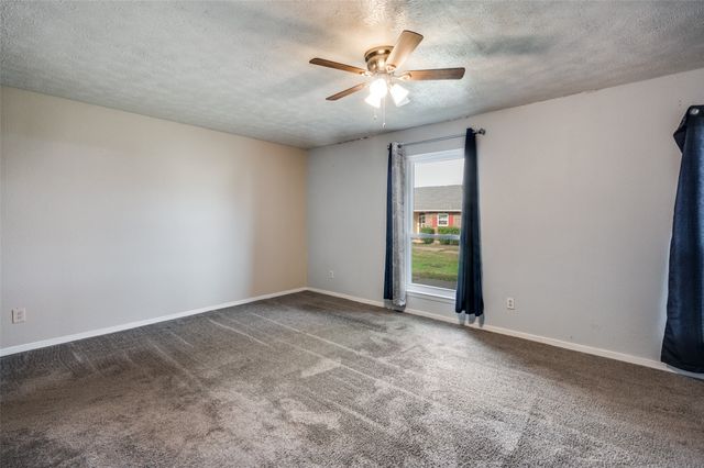 82 E Mountain Creek Drive E 19, Grand Prairie, TX 75052