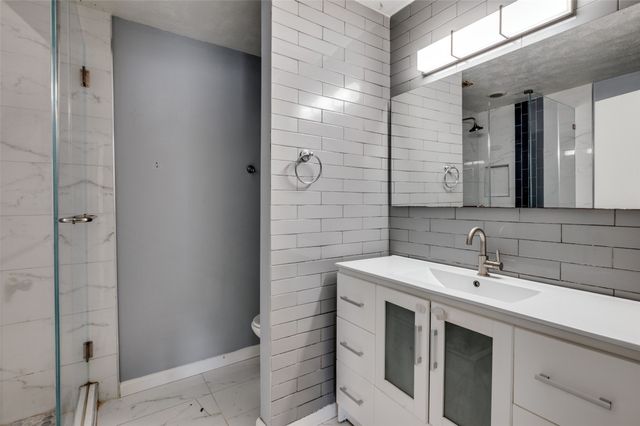 82 E Mountain Creek Drive E 19, Grand Prairie, TX 75052