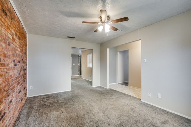 82 E Mountain Creek Drive E 19, Grand Prairie, TX 75052