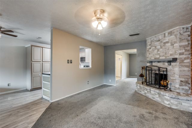 82 E Mountain Creek Drive E 19, Grand Prairie, TX 75052