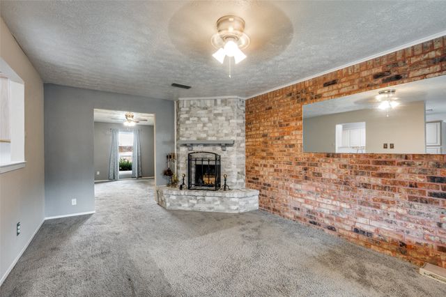 82 E Mountain Creek Drive E 19, Grand Prairie, TX 75052