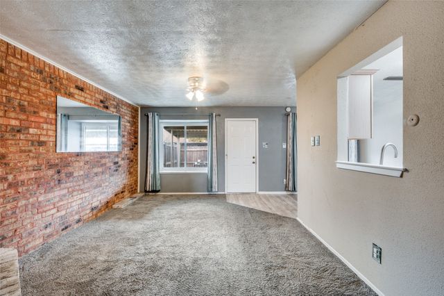 82 E Mountain Creek Drive E 19, Grand Prairie, TX 75052