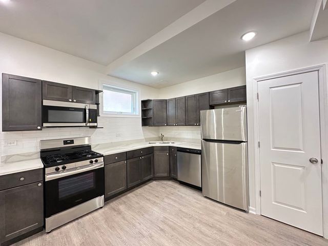 2550 N Sawyer Avenue G, Chicago, IL 60647