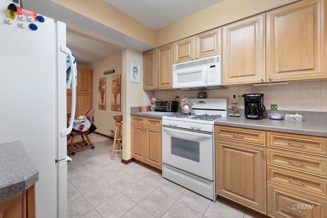 1354 W Byron Avenue D, Addison, IL 60101