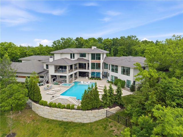 10670 W 192nd Place, Spring Hill, KS 66083