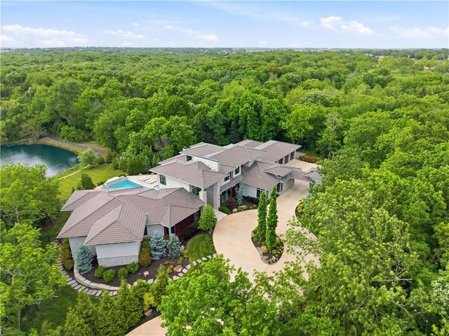 10670 W 192nd Place, Spring Hill, KS 66083