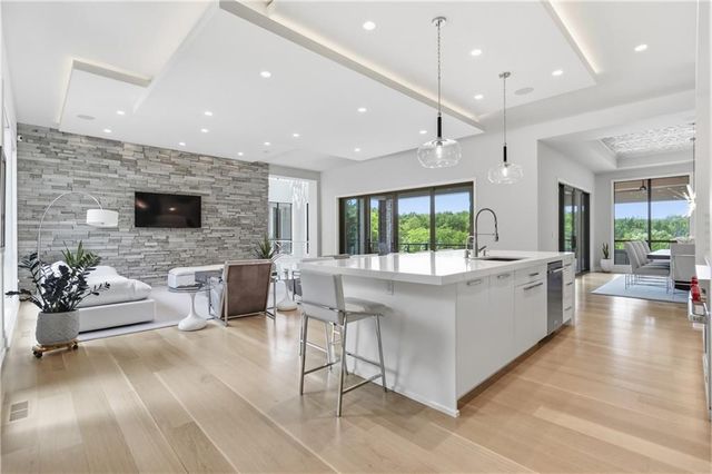 10670 W 192nd Place, Spring Hill, KS 66083