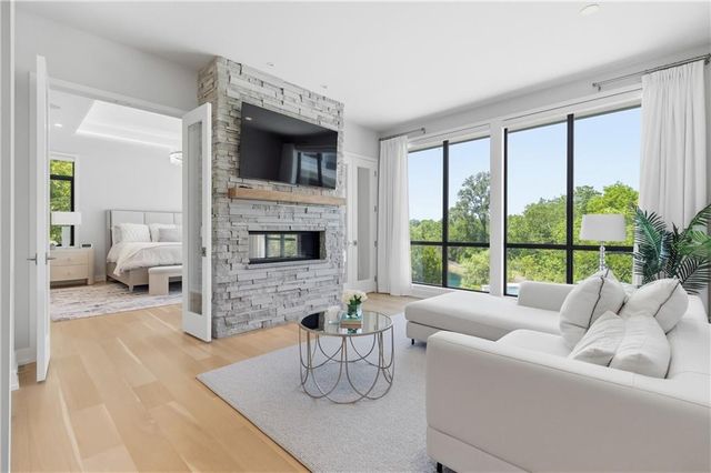 10670 W 192nd Place, Spring Hill, KS 66083