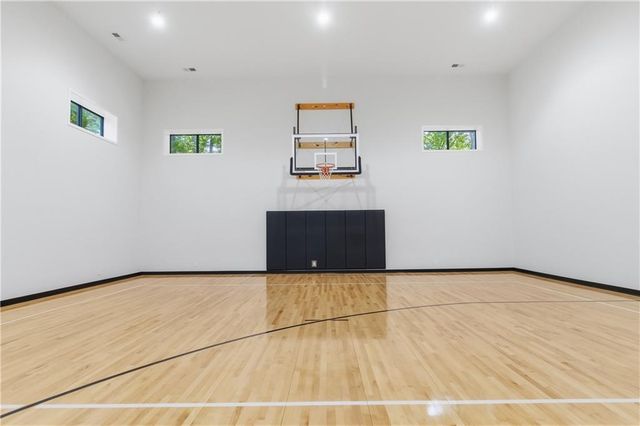 10670 W 192nd Place, Spring Hill, KS 66083