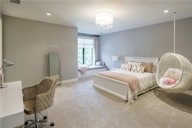 10670 W 192nd Place, Spring Hill, KS 66083