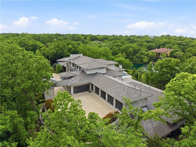 10670 W 192nd Place, Spring Hill, KS 66083
