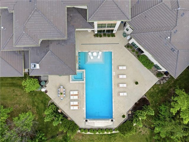 10670 W 192nd Place, Spring Hill, KS 66083
