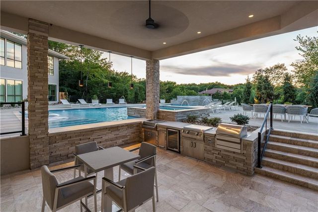 10670 W 192nd Place, Spring Hill, KS 66083