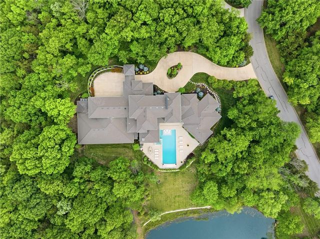 10670 W 192nd Place, Spring Hill, KS 66083