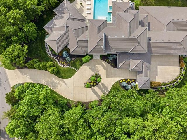 10670 W 192nd Place, Spring Hill, KS 66083