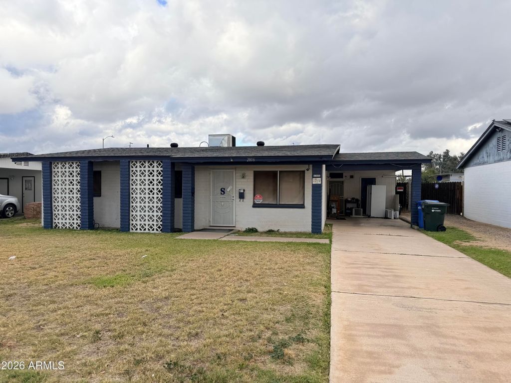 Image 1 of property listing at 2816 W CARIBBEAN Lane, Phoenix, AZ 85053