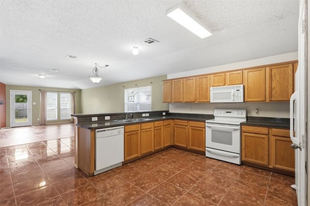 640 Canyon Place, Desoto, TX 75115