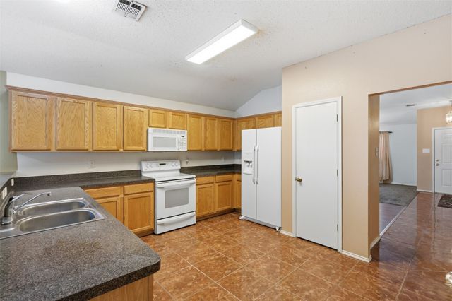 640 Canyon Place, Desoto, TX 75115