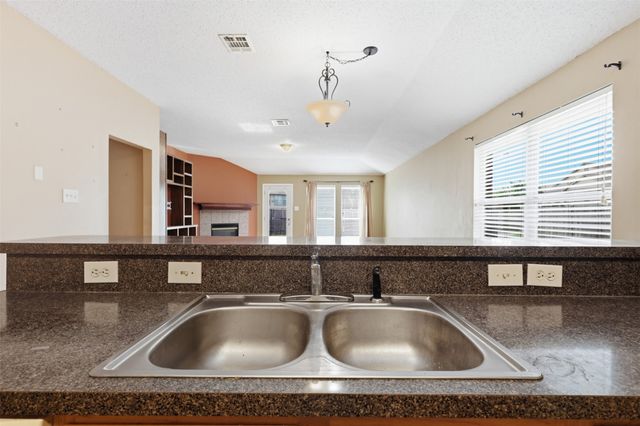640 Canyon Place, Desoto, TX 75115
