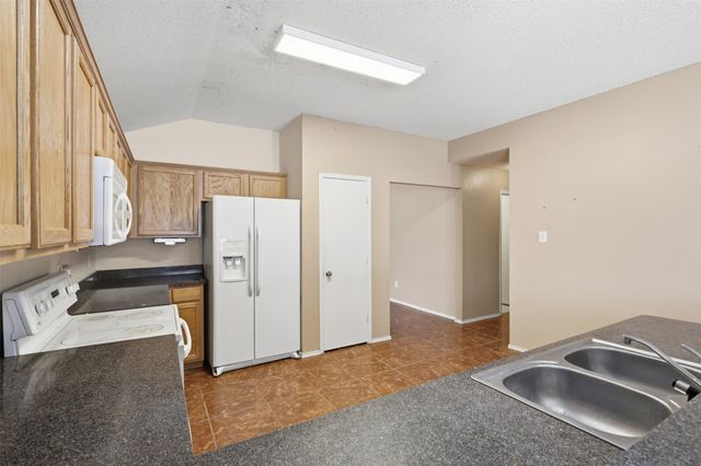 640 Canyon Place, Desoto, TX 75115