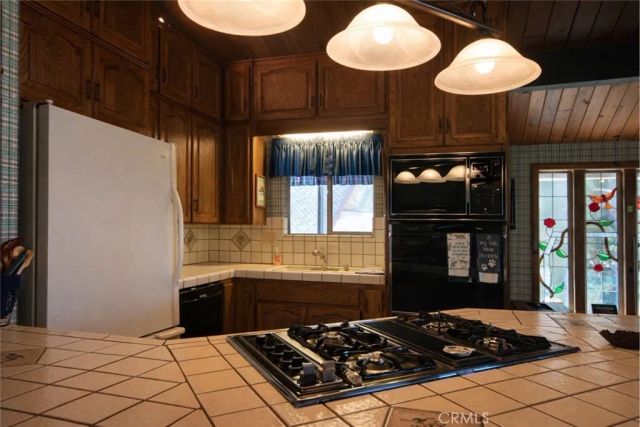 1962 Nob Hill, Running Springs, CA 92382