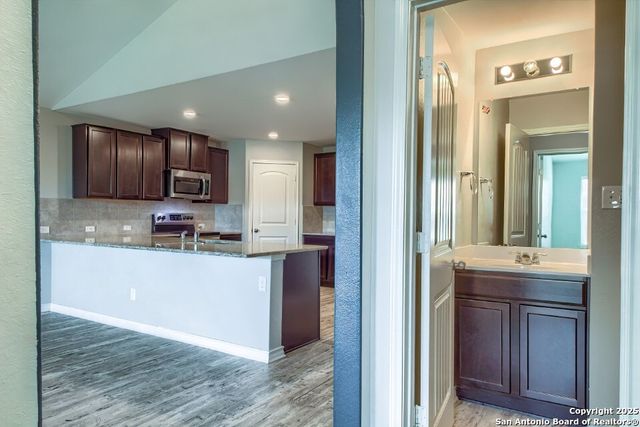 7006 Quantum Loop, San Antonio, TX 78252