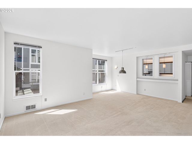 1710 S HARBOR Way C-307, Portland, OR 97201