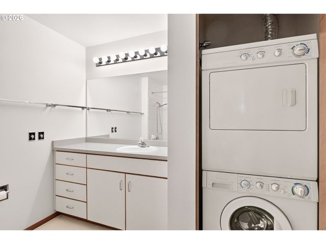 1710 S HARBOR Way C-307, Portland, OR 97201