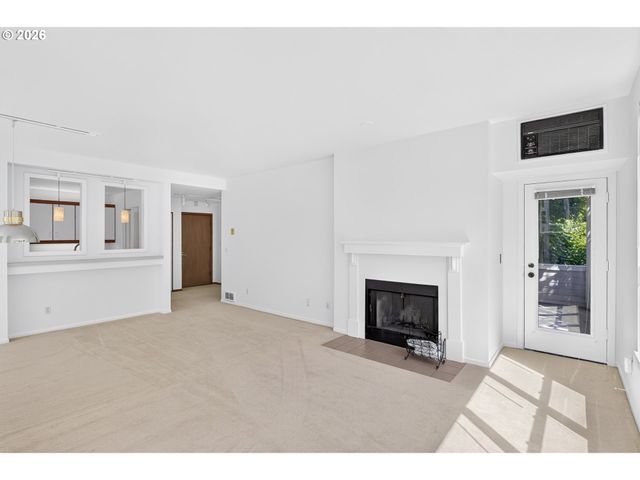 1710 S HARBOR Way C-307, Portland, OR 97201