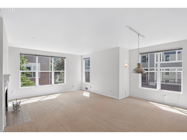 1710 S HARBOR Way C-307, Portland, OR 97201