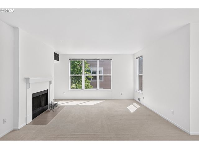 1710 S HARBOR Way C-307, Portland, OR 97201