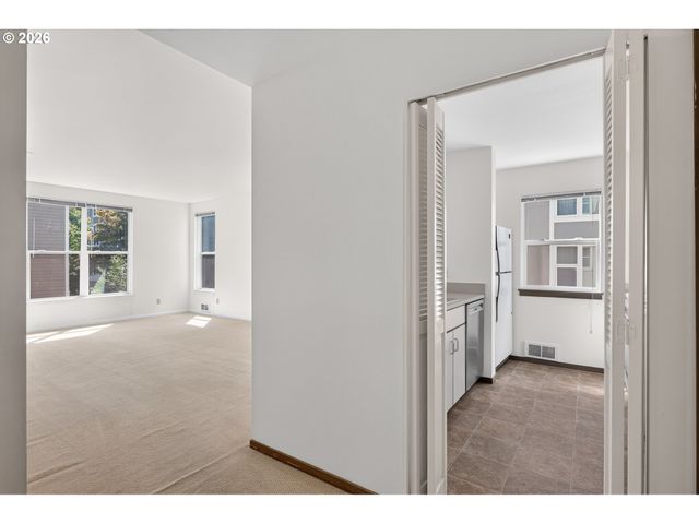 1710 S HARBOR Way C-307, Portland, OR 97201