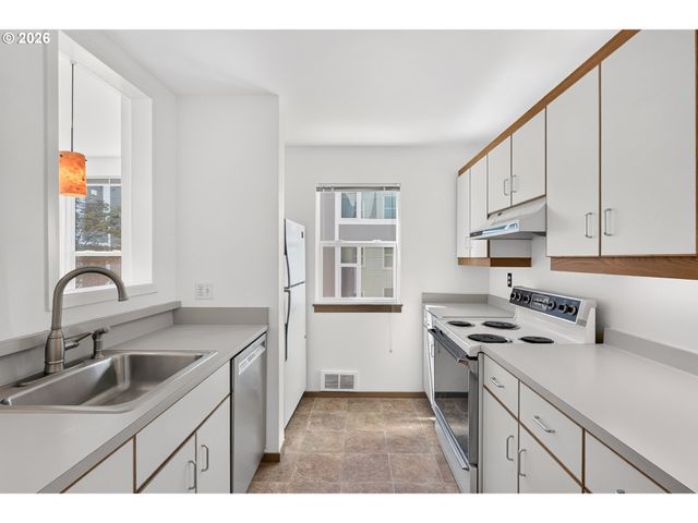1710 S HARBOR Way C-307, Portland, OR 97201