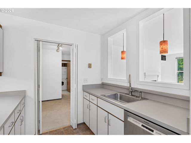 1710 S HARBOR Way C-307, Portland, OR 97201
