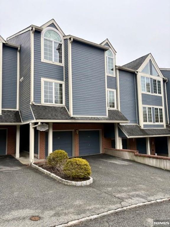 231 Cambridge Drive, Ramsey, NJ 07446