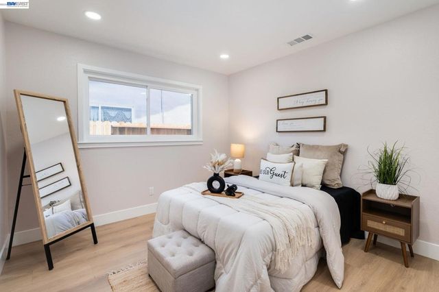 25589 Belhaven St, Hayward, CA 94545