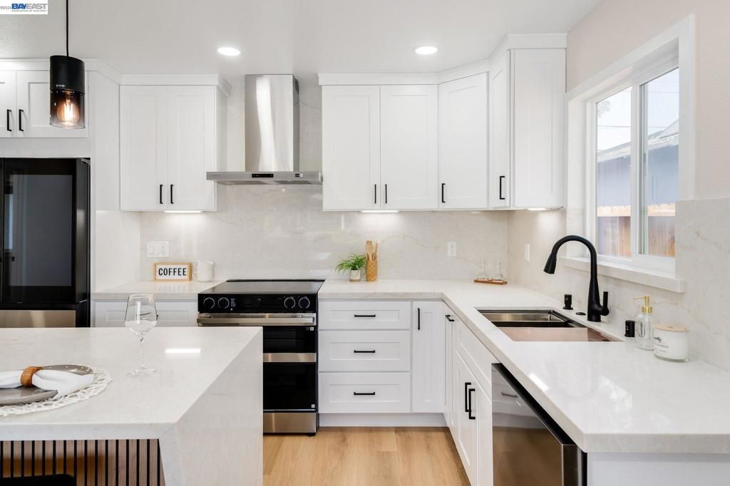 Image 11 of property listing at 25589 Belhaven St, Hayward, CA 94545