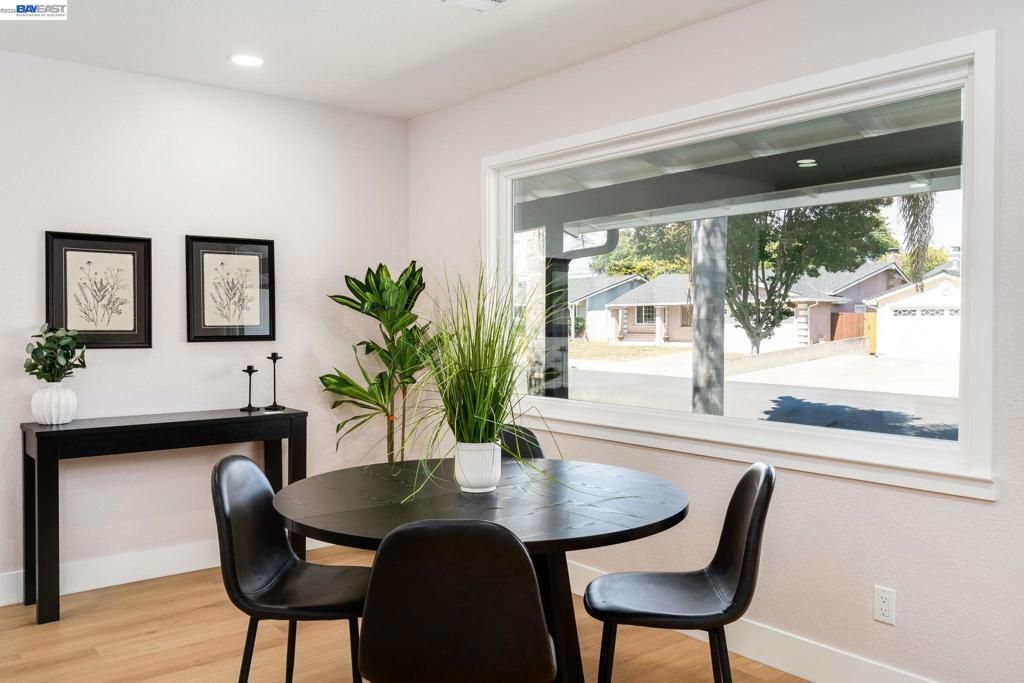 Image 14 of property listing at 25589 Belhaven St, Hayward, CA 94545
