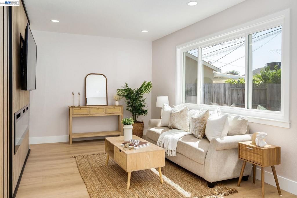 Image 18 of property listing at 25589 Belhaven St, Hayward, CA 94545