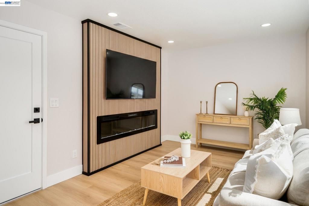 Image 20 of property listing at 25589 Belhaven St, Hayward, CA 94545
