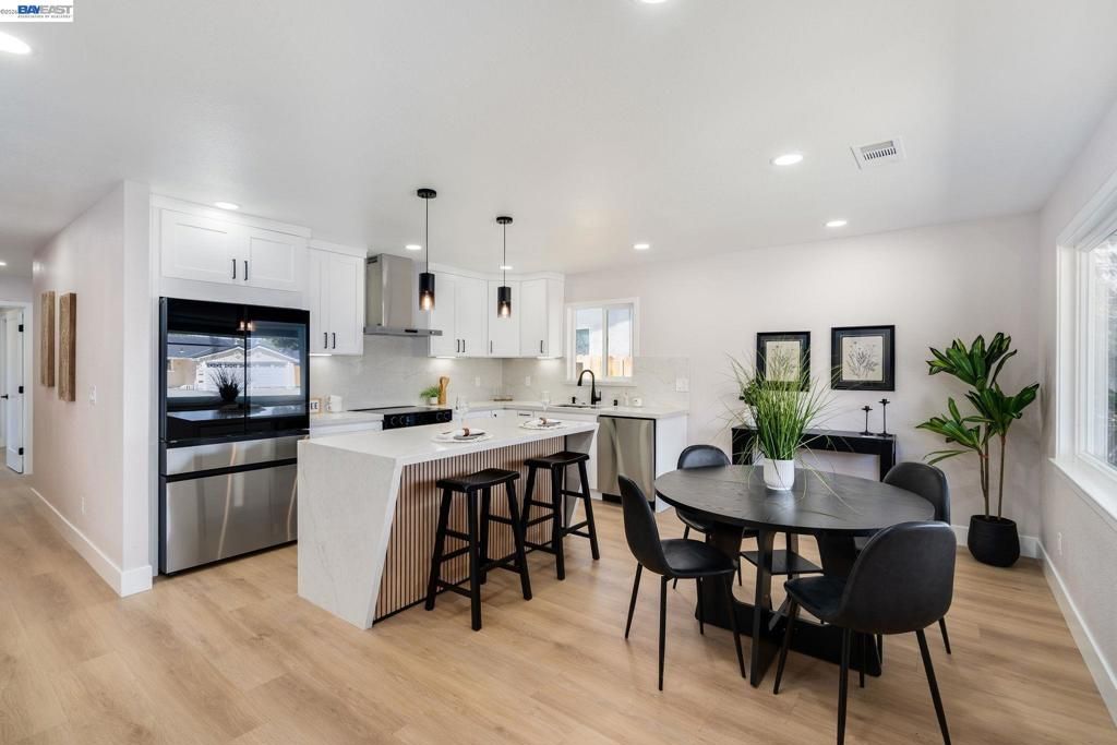 Image 6 of property listing at 25589 Belhaven St, Hayward, CA 94545